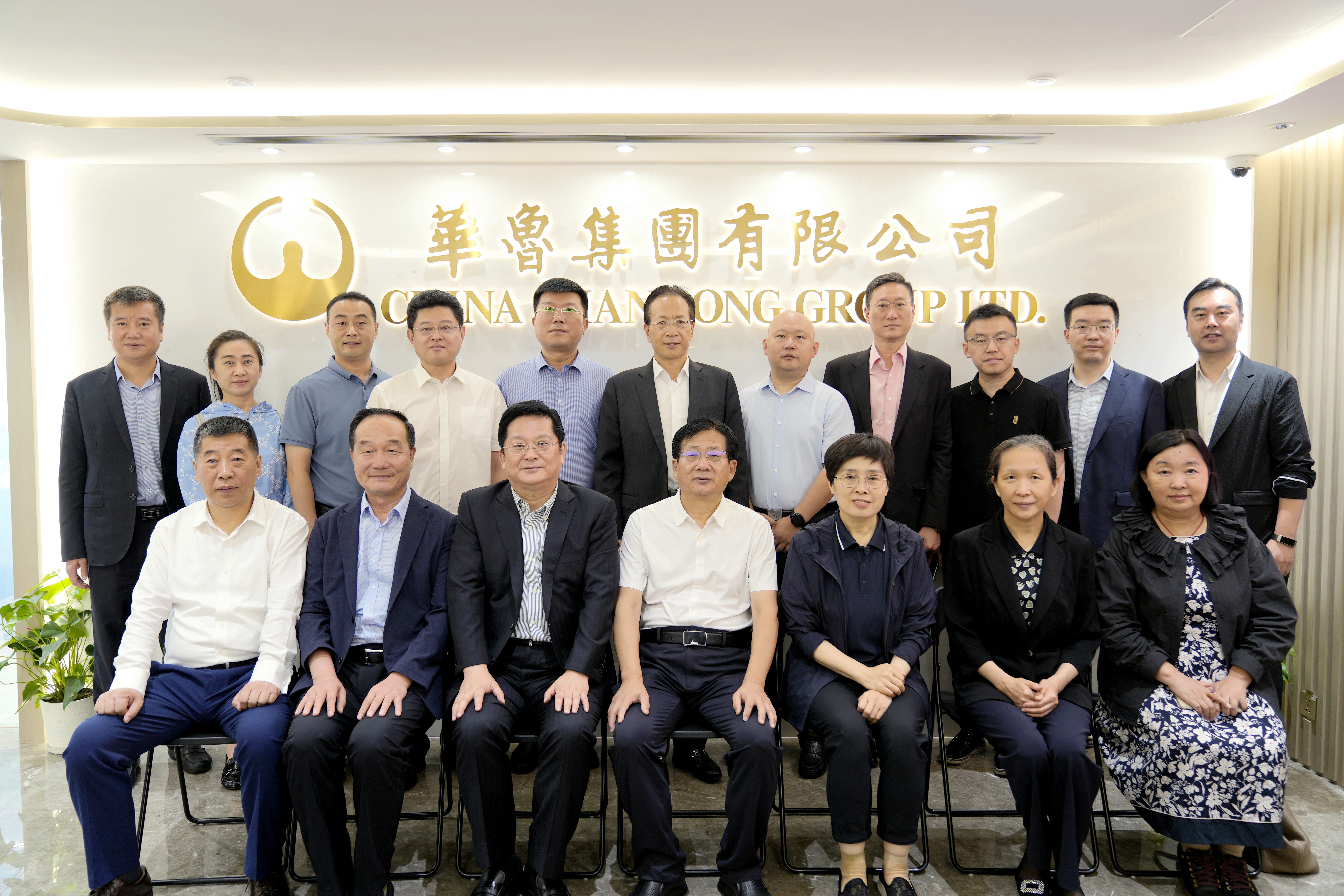 孫繼業(yè)副主席到華魯集團(tuán)調(diào)研.jpg