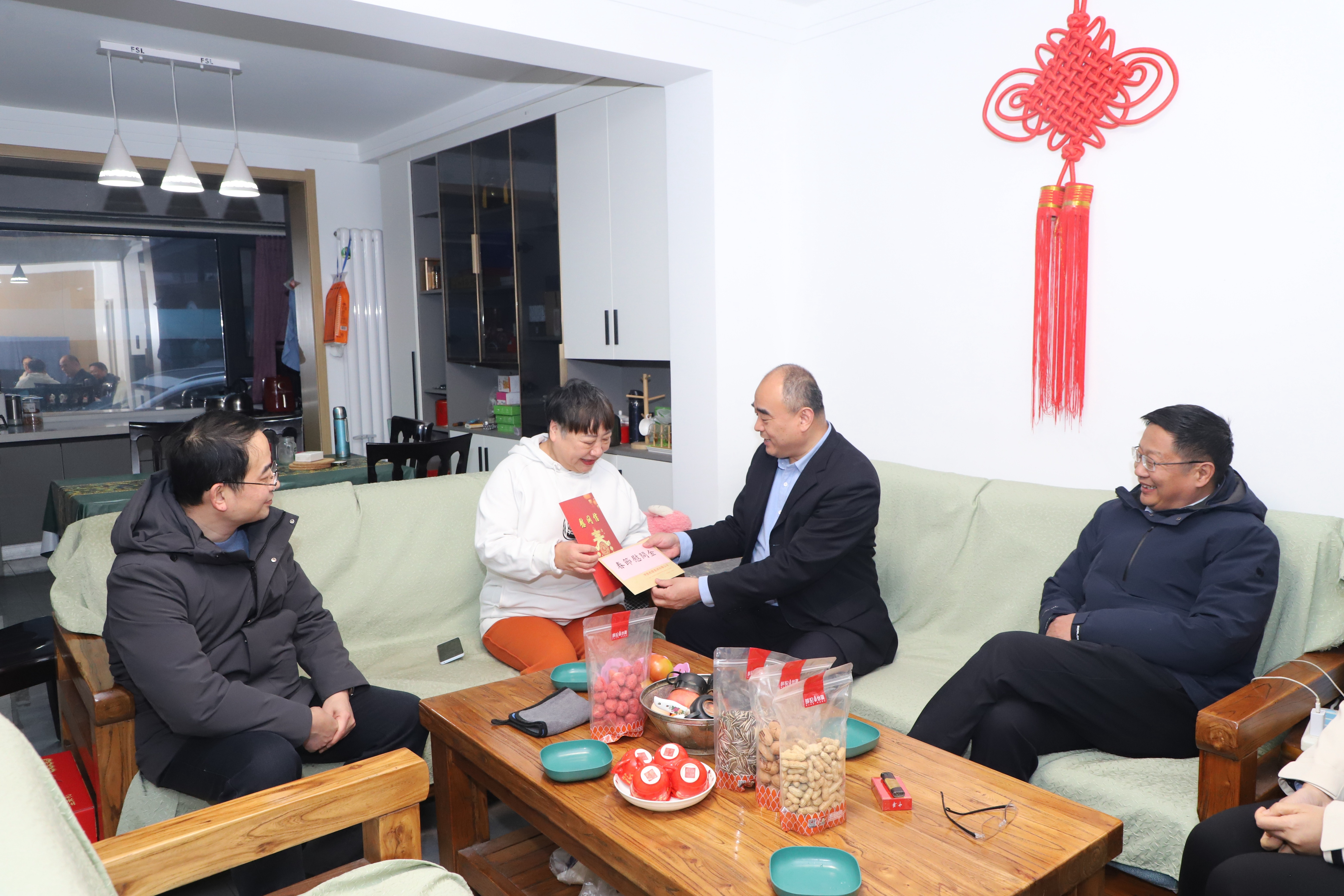 慰問困難職工2.jpg
